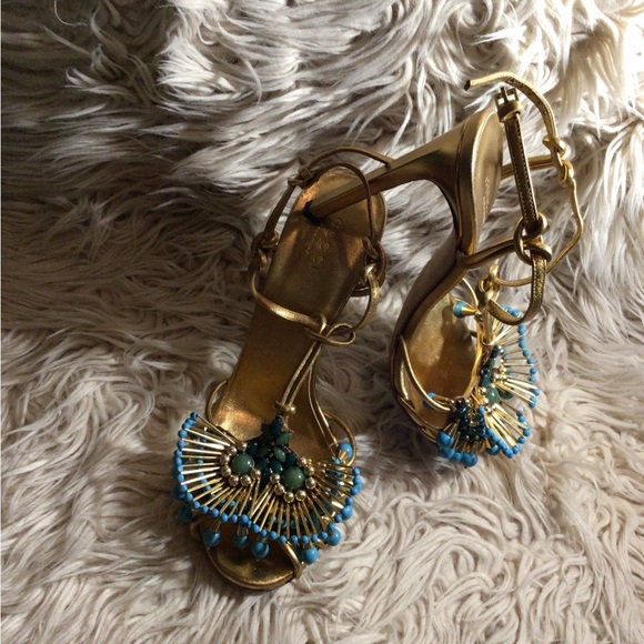 Authentic Gold Gucci Heels - Picture 5 of 5